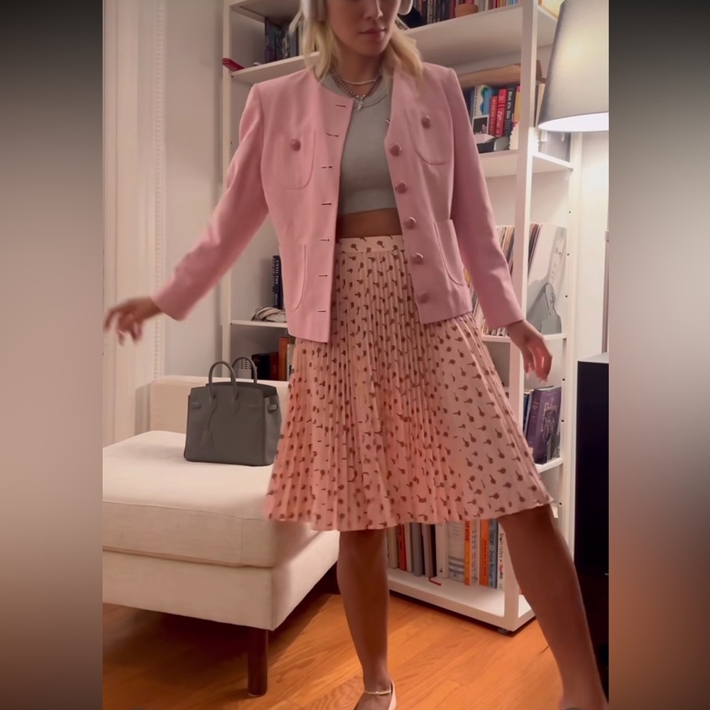 Prada Pink Pleated Skirt with Rose Pattern - Size 40 (US 4-6)